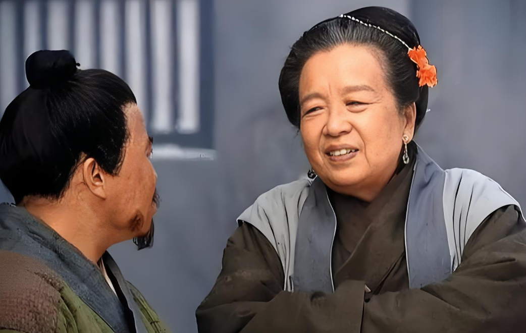 水浒“王婆”重现江湖，”割“西门庆”韭菜