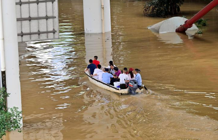 为什么某网红撞车可以上热搜，而广西洪灾不能上热搜